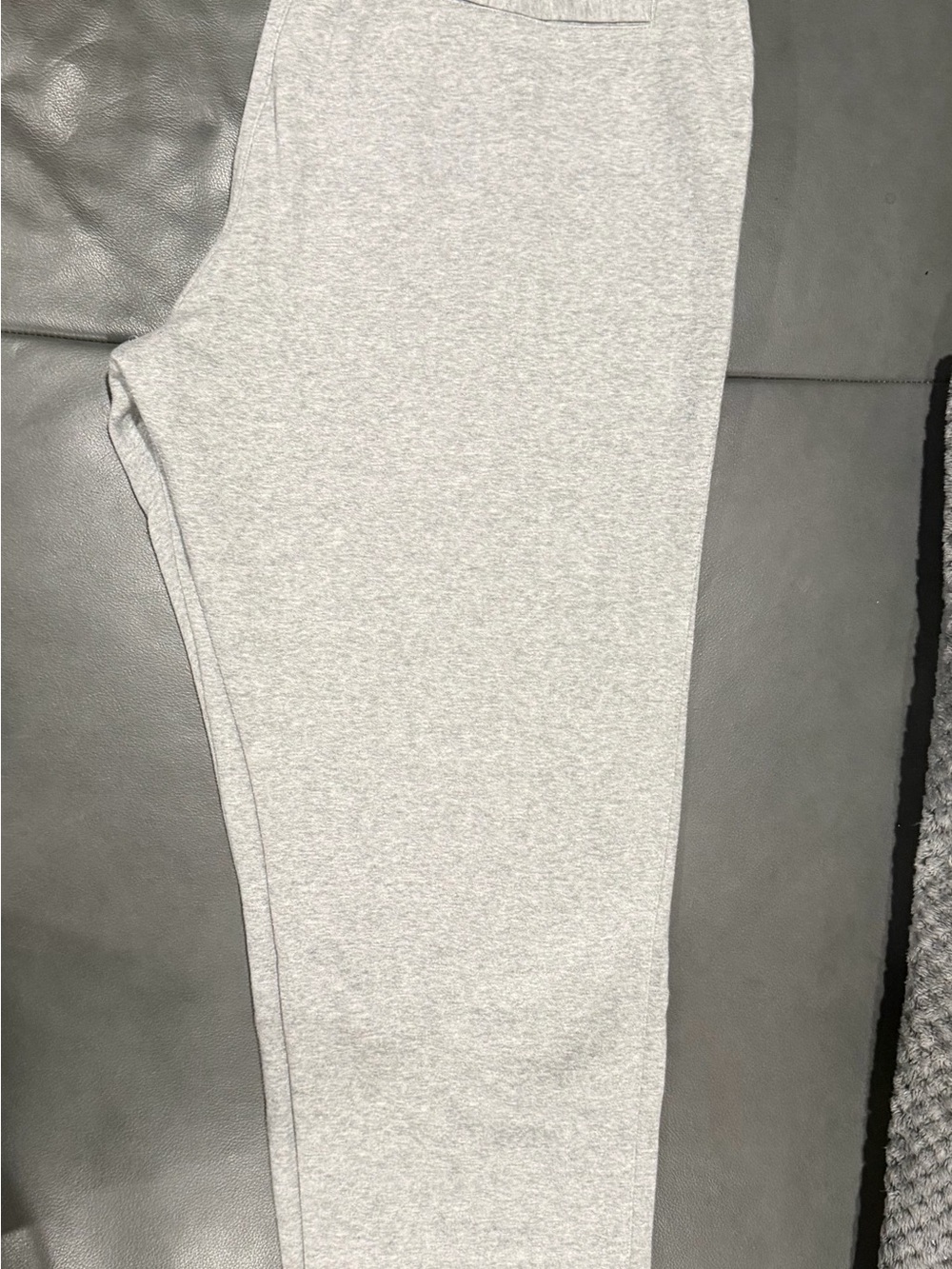 Nike Men's Light Heather Gray Jogger Sweatpants